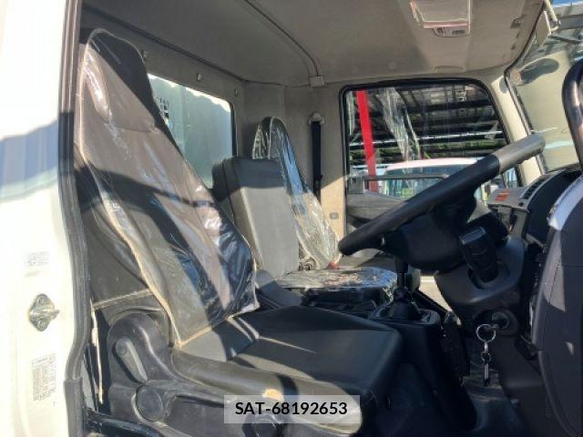 Mitsubishi FIGHTER 2020-08 8365898-25