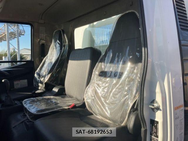 Mitsubishi FIGHTER 2020-08 8365898-26