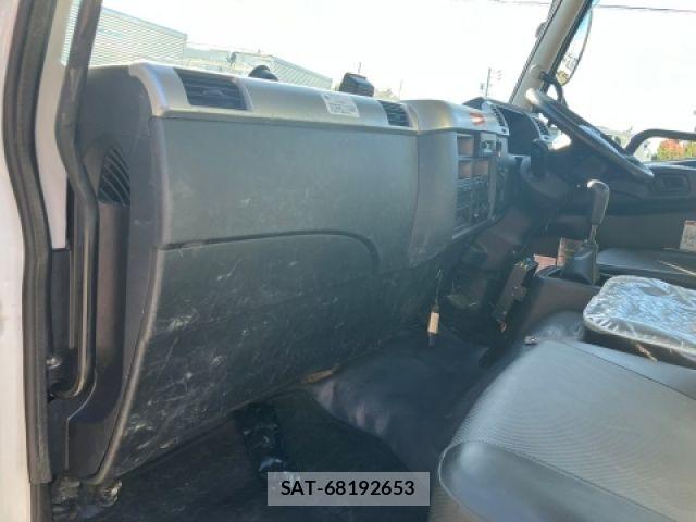 Mitsubishi FIGHTER 2020-08 8365898-27