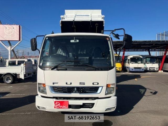 Mitsubishi FIGHTER 2020-08 8365898-2