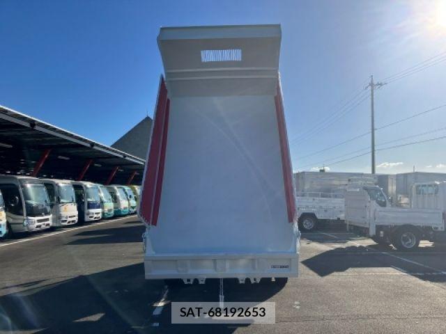 Mitsubishi FIGHTER 2020-08 8365898-3