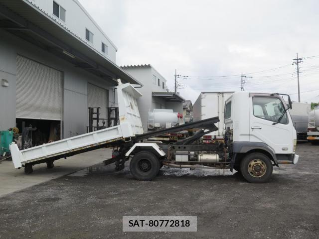 Mitsubishi FIGHTER 2005-11 8412384-15