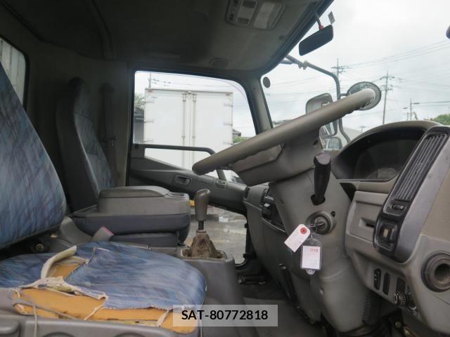 Mitsubishi FIGHTER 2005-11 8412384-29
