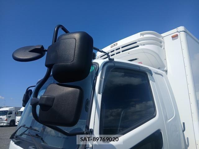 Mitsubishi FIGHTER 2019-01 8412379-26