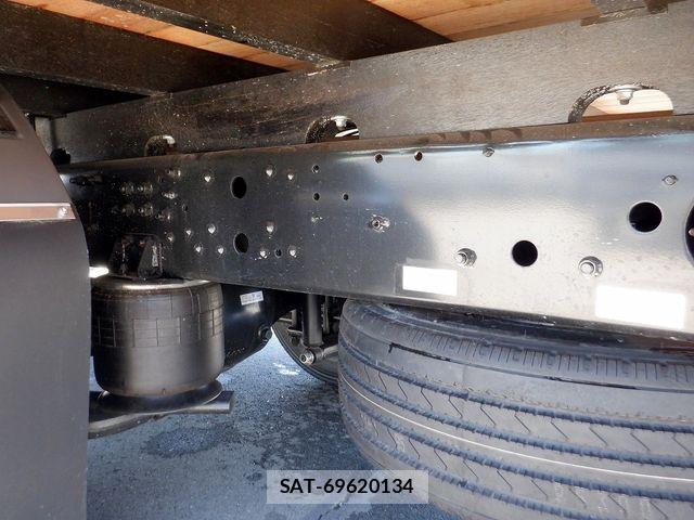 Mitsubishi FIGHTER 2026-02 8412378-9