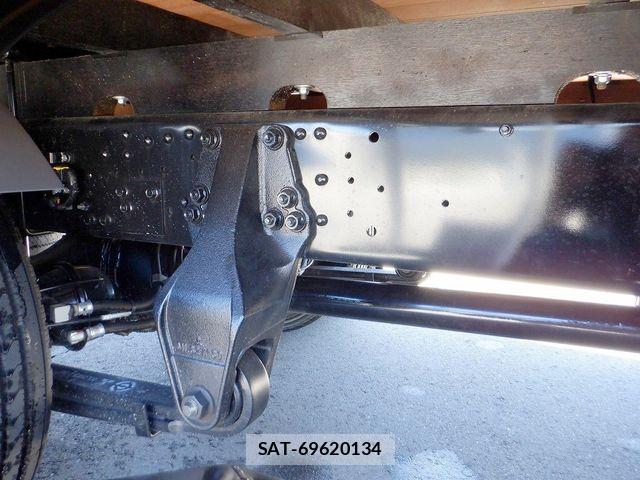 Mitsubishi FIGHTER 2026-02 8412378-10