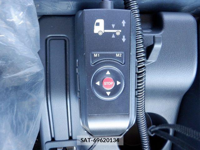 Mitsubishi FIGHTER 2026-02 8412378-15