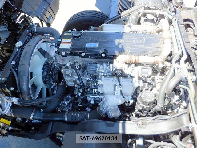 Mitsubishi FIGHTER 2026-02 8412378-16
