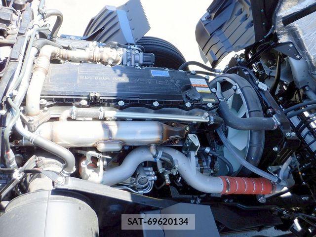 Mitsubishi FIGHTER 2026-02 8412378-17
