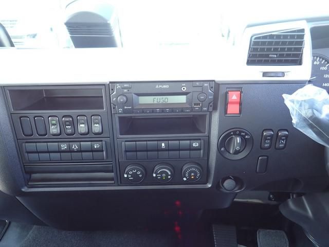 Mitsubishi FIGHTER 2026-05 8431809-17
