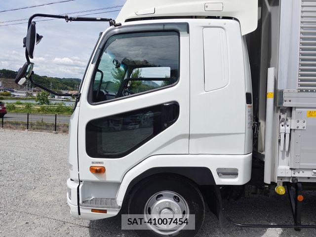 Mitsubishi FIGHTER 2020-05 8438112-12
