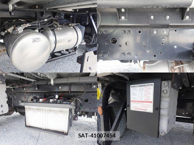 Mitsubishi FIGHTER 2020-05 8438112-19