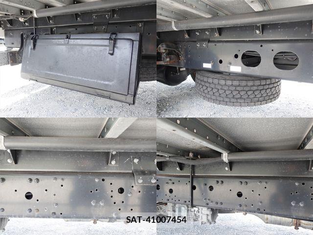 Mitsubishi FIGHTER 2020-05 8438112-20