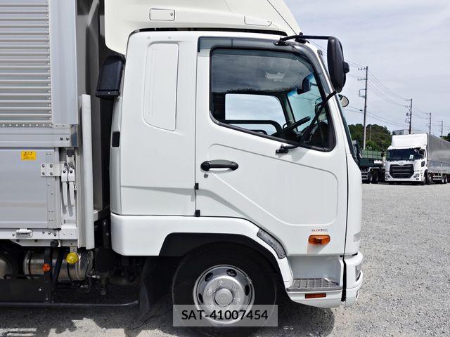 Mitsubishi FIGHTER 2020-05 8438112-5
