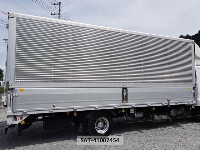 Mitsubishi FIGHTER 2020-05 8438112-7