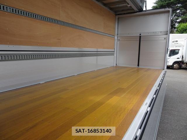 Mitsubishi FIGHTER 2025-12 8457460-8