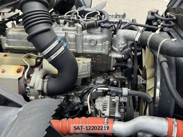 Mitsubishi FIGHTER 2020-08 8457461-15