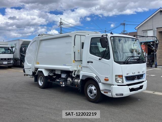 Mitsubishi FIGHTER 2020-08 8457461-1