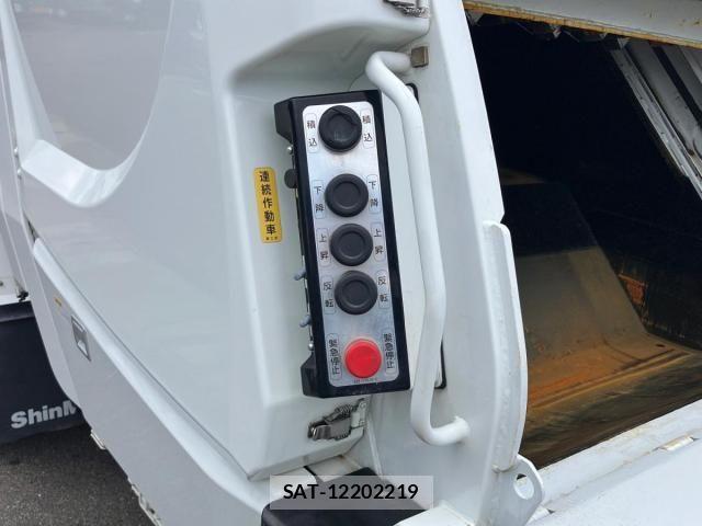 Mitsubishi FIGHTER 2020-08 8457461-20