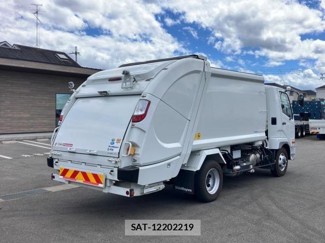 Mitsubishi FIGHTER 2020-08 8457461-2
