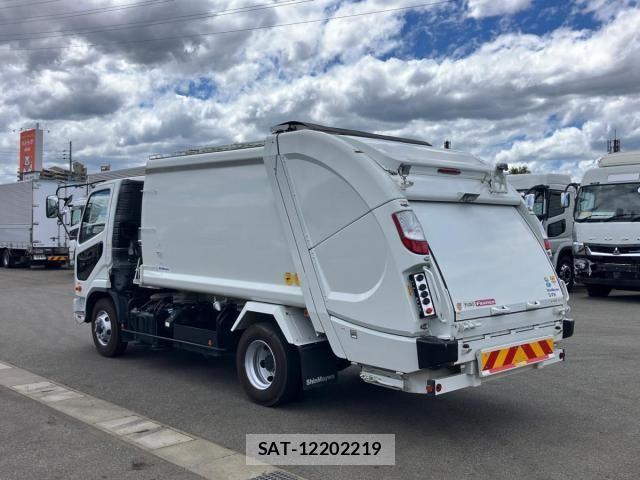 Mitsubishi FIGHTER 2020-08 8457461-3