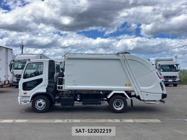 Mitsubishi FIGHTER 2020-08 8457461-4