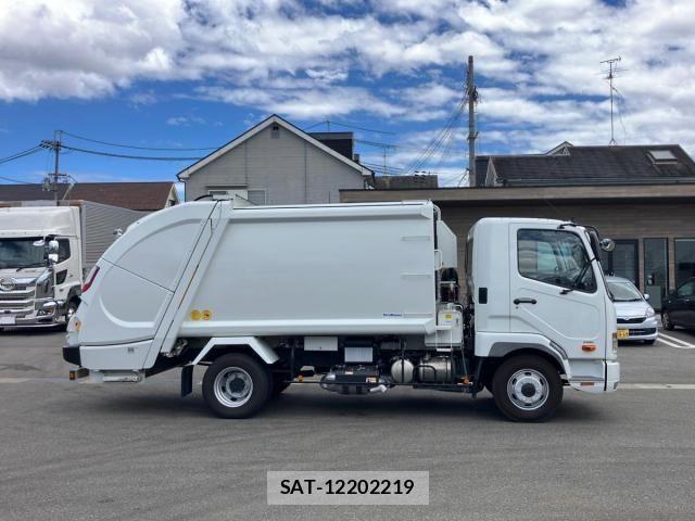 Mitsubishi FIGHTER 2020-08 8457461-5