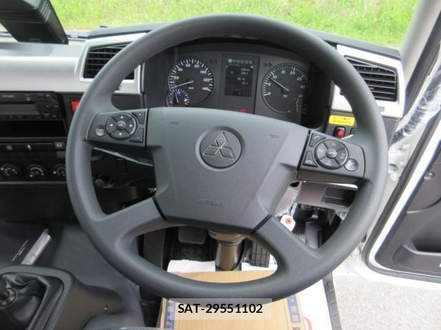 Mitsubishi FIGHTER 2026-04 8457465-10