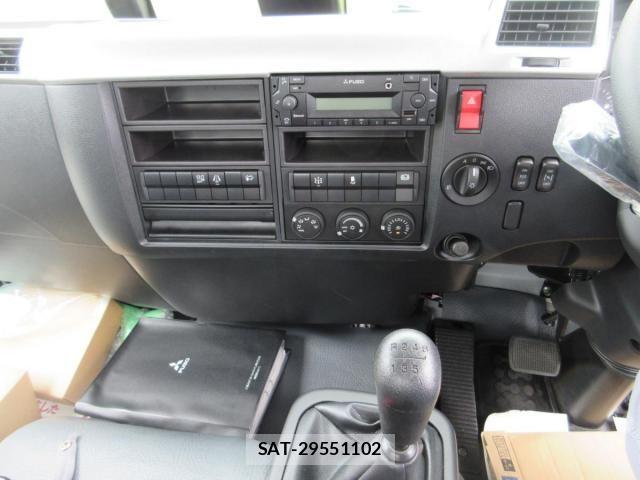 Mitsubishi FIGHTER 2026-04 8457465-13