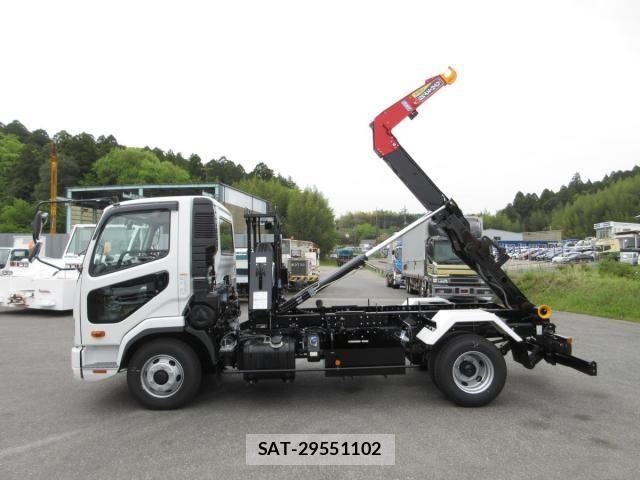 Mitsubishi FIGHTER 2026-04 8457465-22