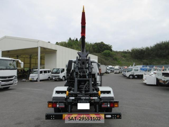 Mitsubishi FIGHTER 2026-04 8457465-23