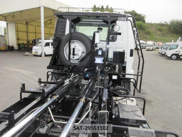 Mitsubishi FIGHTER 2026-04 8457465-28