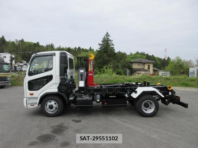 Mitsubishi FIGHTER 2026-04 8457465-3