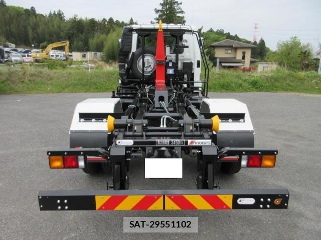 Mitsubishi FIGHTER 2026-04 8457465-4