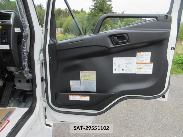 Mitsubishi FIGHTER 2026-04 8457465-7