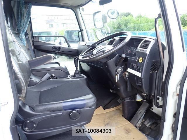 Mitsubishi FIGHTER 2019-03 8485388-12