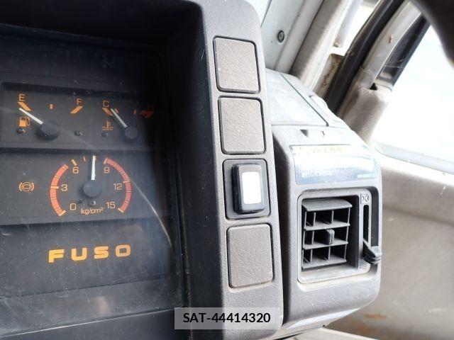 Mitsubishi FIGHTER 1990-09 8485398-9