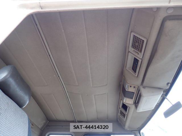 Mitsubishi FIGHTER 1990-09 8485398-10