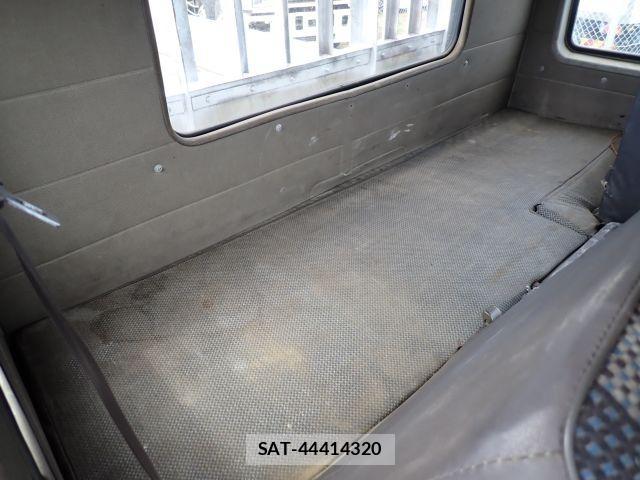 Mitsubishi FIGHTER 1990-09 8485398-11