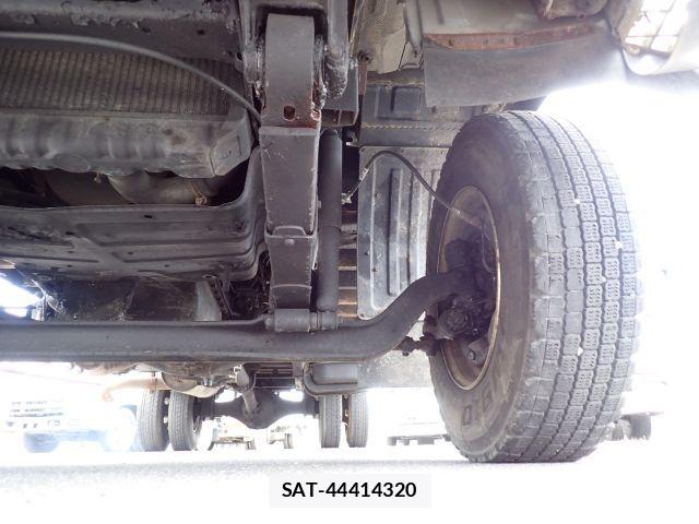 Mitsubishi FIGHTER 1990-09 8485398-14