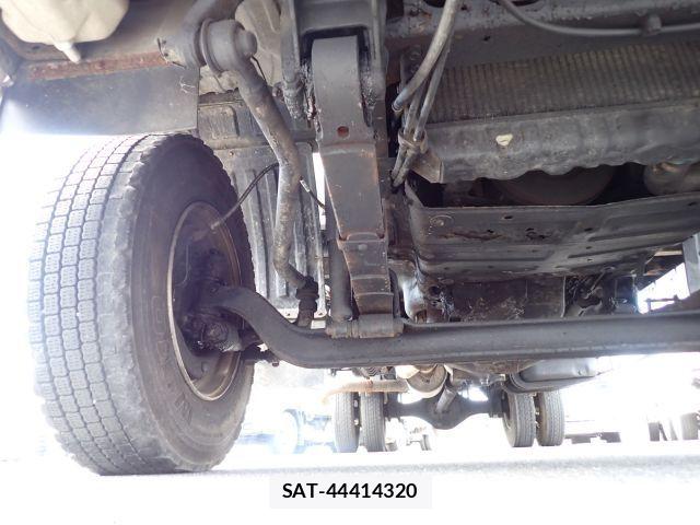 Mitsubishi FIGHTER 1990-09 8485398-15