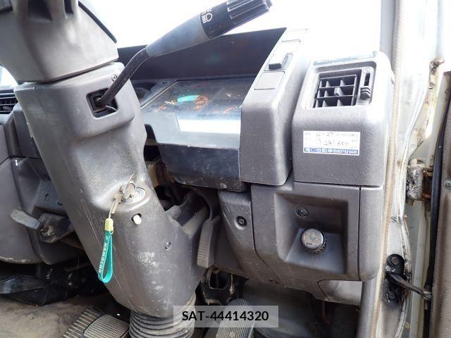 Mitsubishi FIGHTER 1990-09 8485398-3