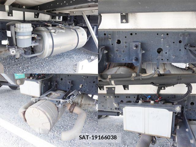Mitsubishi FIGHTER 2017-04 8485395-20