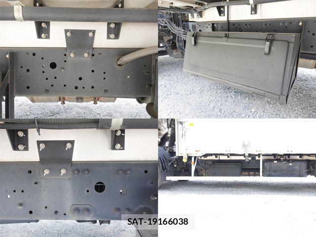 Mitsubishi FIGHTER 2017-04 8485395-23