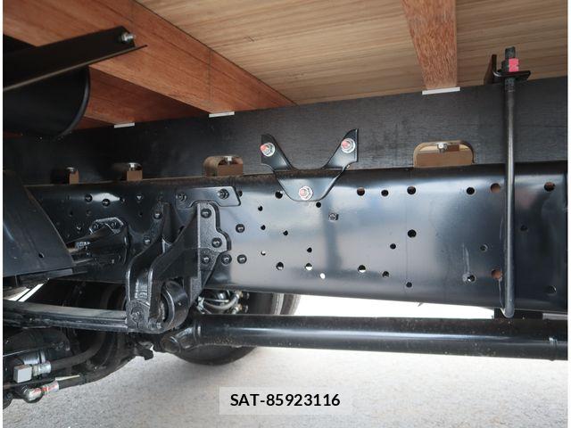 Mitsubishi FIGHTER 2025-10 8485392-10