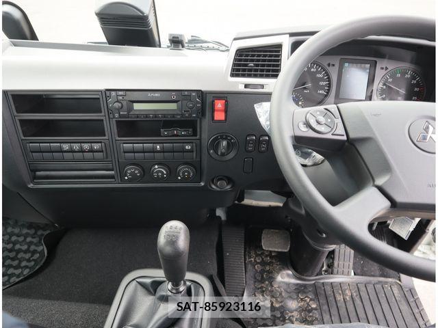 Mitsubishi FIGHTER 2025-10 8485392-16