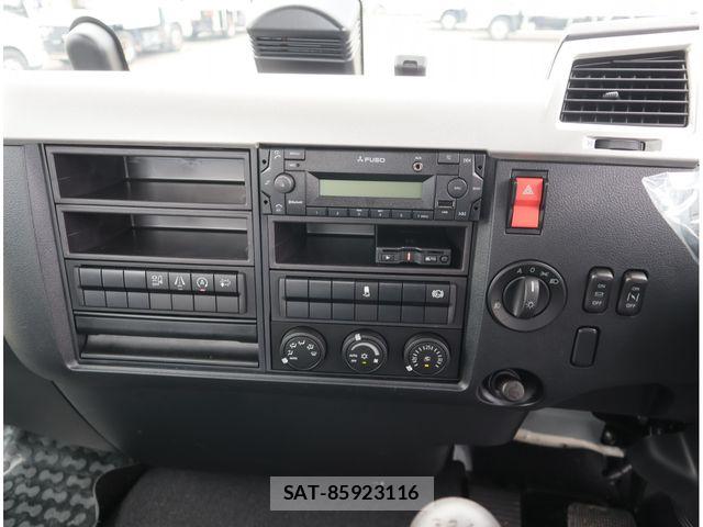 Mitsubishi FIGHTER 2025-10 8485392-18