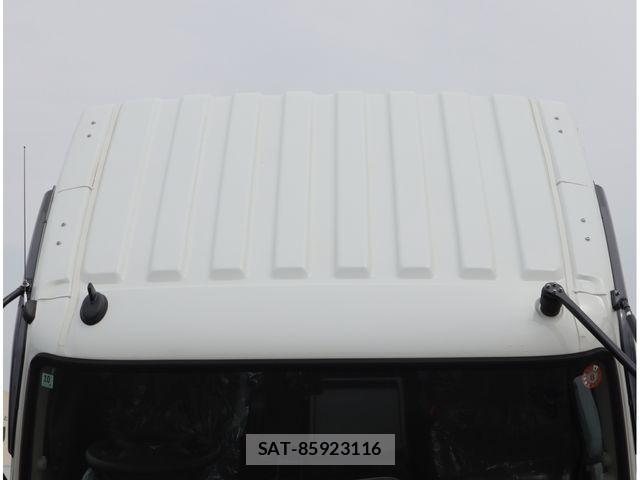 Mitsubishi FIGHTER 2025-10 8485392-24