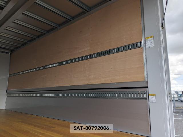 Mitsubishi FIGHTER 2026-02 8524845-19