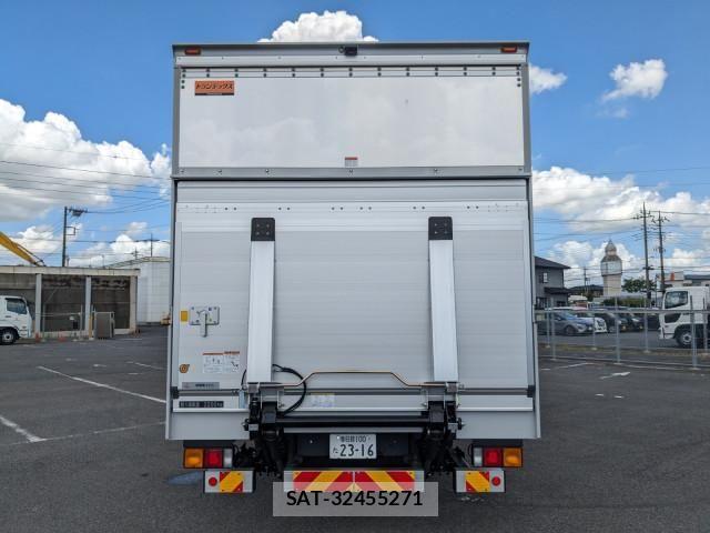 Mitsubishi FIGHTER 2026-02 8524844-4